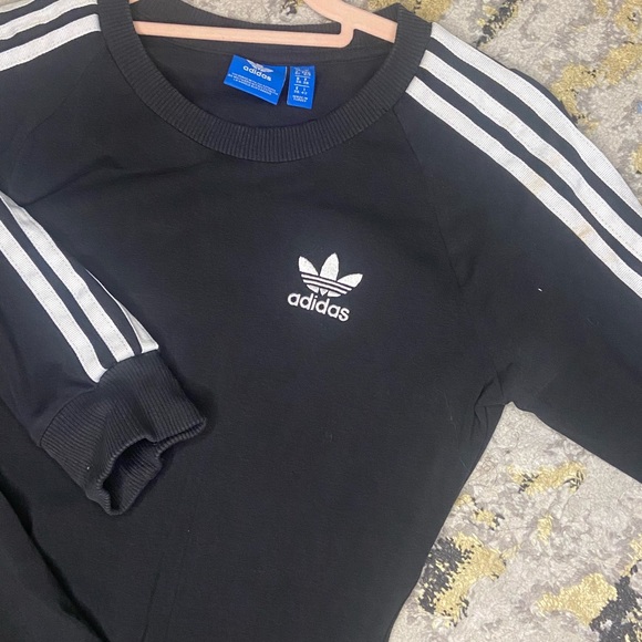 Classic Adidas dress - Picture 2 of 3